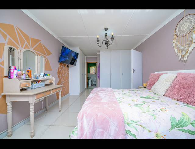 3 BEDROOM DUPLEX FOR SALE IN THE WOLDS
